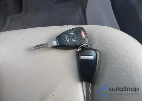 2004 Chrysler Pacifica из США, поврежденный, VIN 2C8GF68414R628473